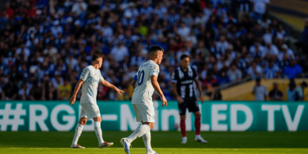 催泪！拉莫斯再现9248名场面，做C罗庆祝动作，缔造世俱杯大冷门