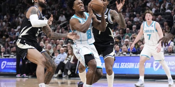 字母30+10&amp;准绝杀克尼普尔26分 雄鹿险胜黄蜂