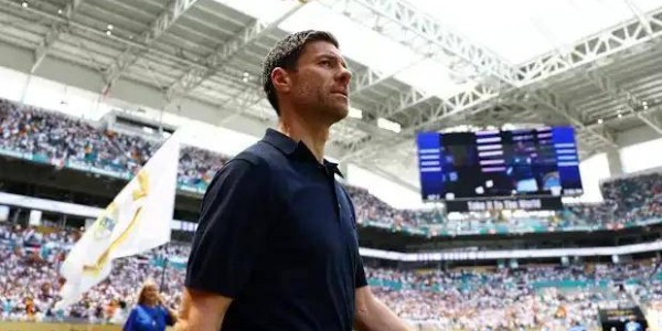 皇马夏窗疯狂烧钱！曝1.45亿双星离队，锁定1.3亿后腰+两大强援！