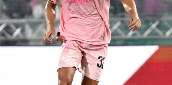 欧冠小组赛战术解析：如何破解曼城的进攻体系？