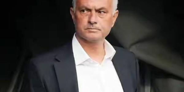 无耻！7次下课狂赚1亿违约金！穆帅3周投敌，这套路骗到本菲卡？