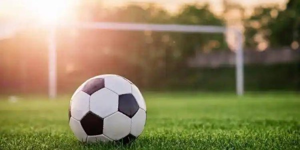 那不勒斯0-2拉齐奥 因莫比莱点射破旧主：意甲赛场的焦点对决