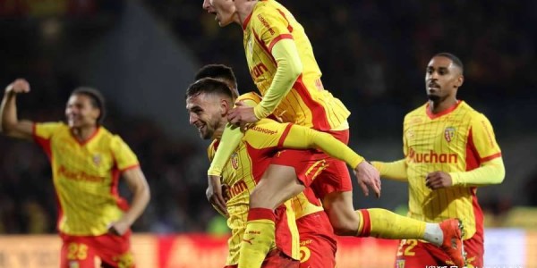 法甲第21轮赛况：朗斯逆转重登王座，里昂连胜狂飙进三甲！