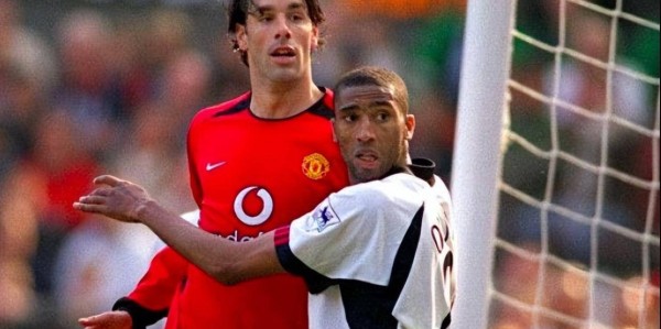 俱乐部官方祈祷！前英超后卫救助伤者被撞成重伤 曾任国家队队长