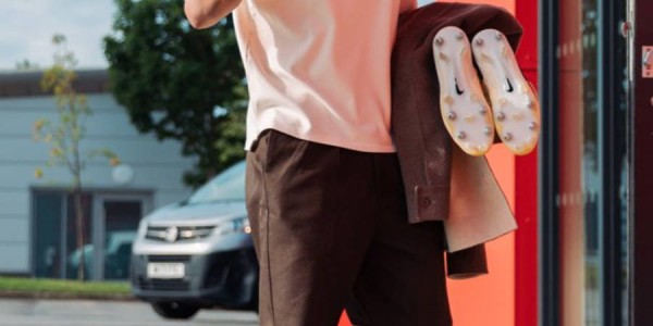 曼联球员首日集训细节曝光，两新援会晤队友！十余人缺席原因揭秘