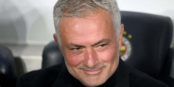 法甲12球8助前锋想与穆帅合作，费内巴切中锋目标等待纽卡斯尔