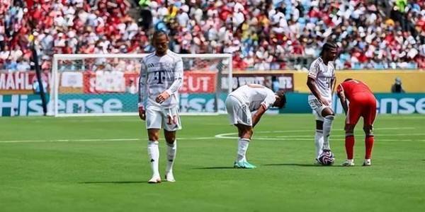 踢假球?拜仁0-1本菲卡，8人轮换避切尔西，进八强或战巴黎