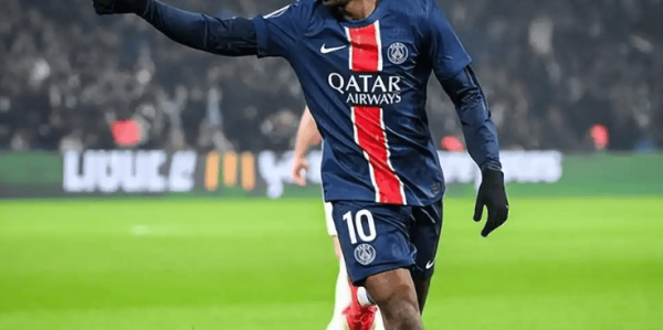 才拿金球要加薪！法甲头牌翻脸，索要梅西级工资，错把机遇当能力