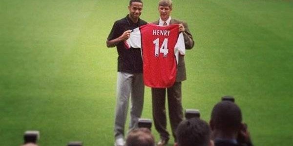 99年英超标王！亨利22岁时1610万加盟阿森纳，夺2个英超&amp;4个金靴