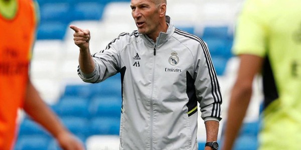 齐达内：皇马传奇教头的逆袭之路从三连败到欧冠三连冠的硬核操作