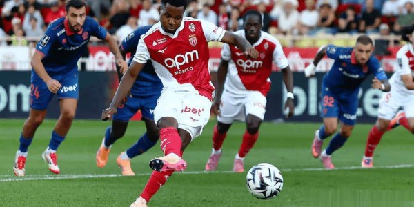 巴萨天降横财！昔日废柴法甲5场轰6球，英超3队求购