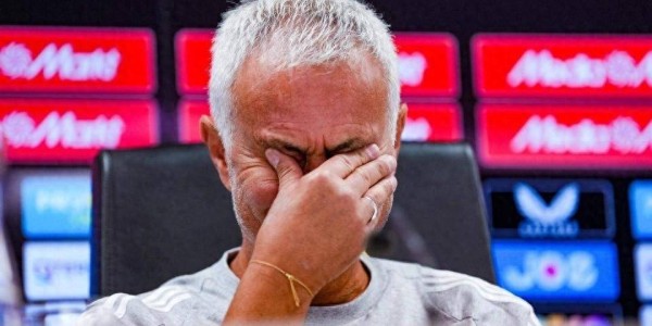 0-1出局！费内巴切解雇穆帅后速签4将，球迷：这是对他的“背叛”