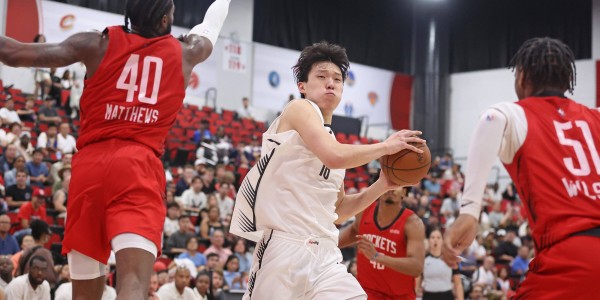 杨瀚森8+8+5+3篮板创新高 夏联G4开拓者击败火箭