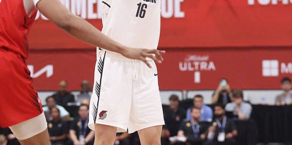 杨瀚森：队友弥补了我的不足 希望利拉德早日回归