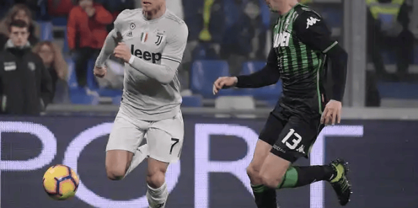 意甲焦点战：萨索洛残阵硬撼尤文图斯，豪门能否延续强势？