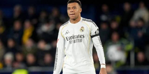 2-0！姆巴佩双响助皇马强势登顶，20场轰21球超越巴萨称霸西甲