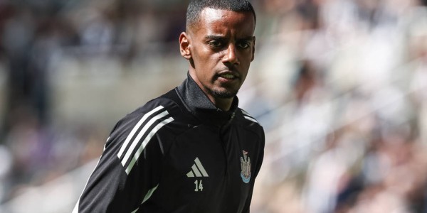 要去利物浦？伊萨克缺席热身赛引热议 纽卡主帅澄清绯闻