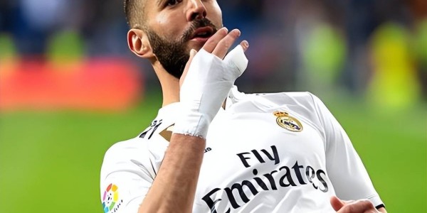 成都蓉城9月份外援首签官宣！24岁法甲锋霸转会入队，将报名踢亚冠精英赛