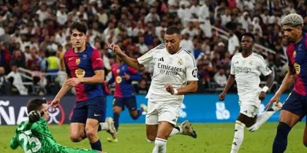 姆巴佩的吃饼踢法引发争议：成效不佳是否应该受到指责？