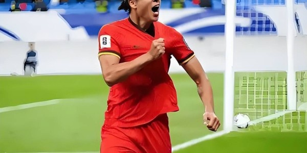 上港队如今在积分榜领跑成都蓉城两分，这就意味着俱乐部要是在后面比赛中不犯错