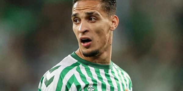 安东尼留守西甲遇阻，高额转会费成难题，法布雷加斯伸出援手