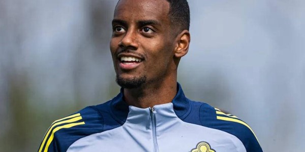 伊萨克首次回应转会利物浦争议：呼吁弃谣言专注比赛