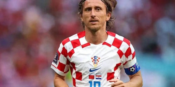 40岁老将莫德里奇带领AC米兰登顶意甲，创造历史