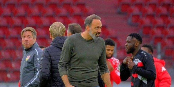 西甲版图迎新变局！48岁德甲旧帅马塔拉佐入主皇家社会，多线突围寄望新帅魔力