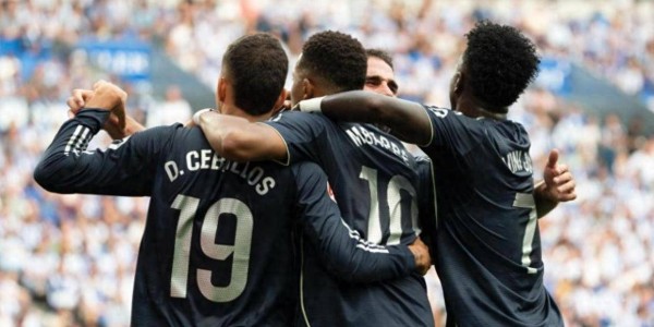 10人，争议判罚！姆巴佩造2球，皇马2-1、强取4连胜，领先西甲积分榜