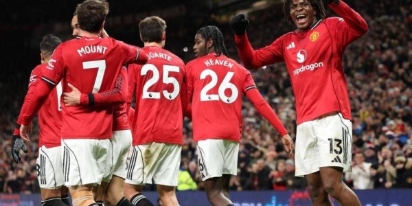 曼联1-0赢球却揭开更残酷现实：切尔西利物浦同分，三队争一个欧冠位？