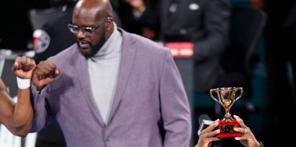 奥尼尔：我让恩比德进内线 他说现在没人那样打球