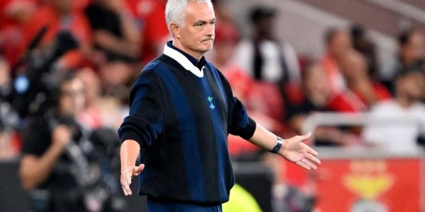 穆里尼奥第7次离队，执教费内巴切仅1年，或重返曼联？