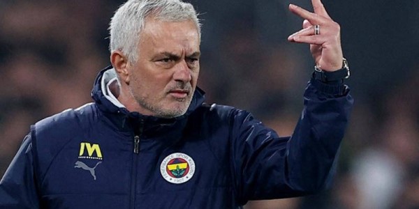 穆里尼奥再度面临欧冠挑战，需战胜两个对手晋级