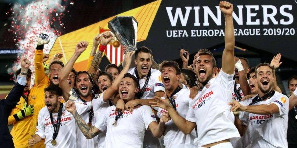 足球比赛的最高荣誉是什么？