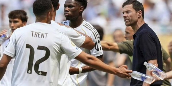 皇马错失绝杀！阿隆索怒捶教练席