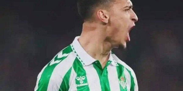 亿元先生变2000万！巴西边锋出奇招，曼联球迷愤怒，西甲劲旅欢喜