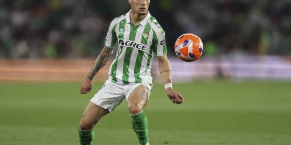 反转再反转！安东尼无缘贝蒂斯，400万欧元薪资差价，曼联也不想给