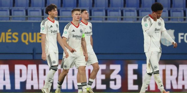 巴萨2025年西甲联赛火力全开：36场比赛打进100球的秘密