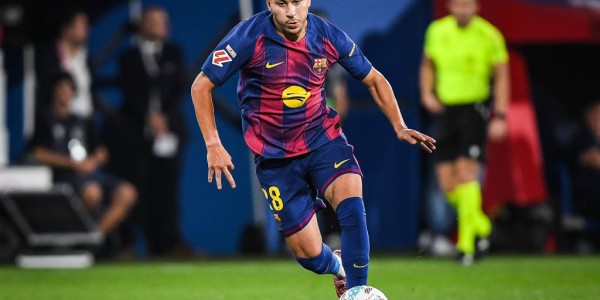 逆转之夜！巴萨以2-1战胜皇家社会，领跑西甲