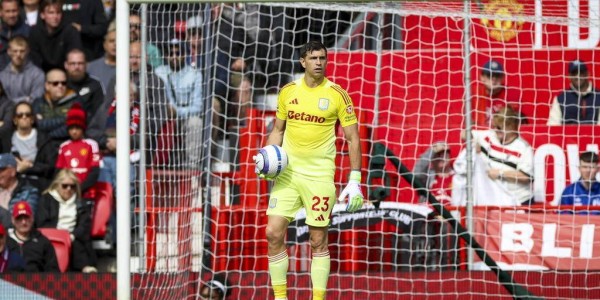 转会风暴！曼联6000万抢马丁内斯，切尔西盯上加纳乔，皇马豪掷6900万