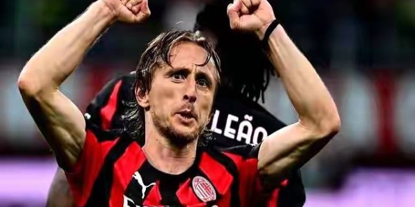 62天闪人！600万赔偿金不要了？滕哈赫遭反杀后急返荷甲，真能救贾府？