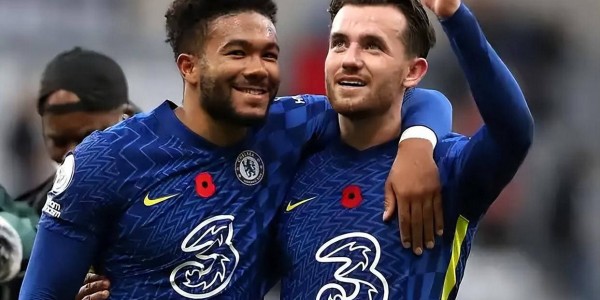 切尔西边路传奇奇尔维尔离队，詹姆斯动情送别