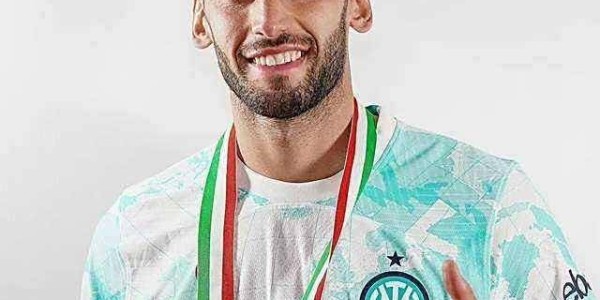 就喜欢刺激？加拉塔萨雷退出购买后，恰20思考加入其“死敌队伍”