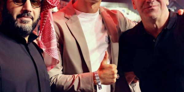 曼联新收购传闻真相揭秘，曝阿联酋财团考虑报价！格雷泽估值52亿