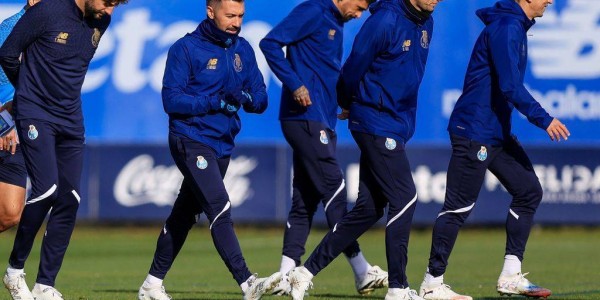 恐怖！法甲极端球迷不满球队连败 爆头自家球员+追打总监