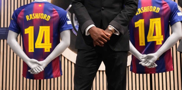 曼联转会梦碎：巴萨中场洛佩斯誓言留队