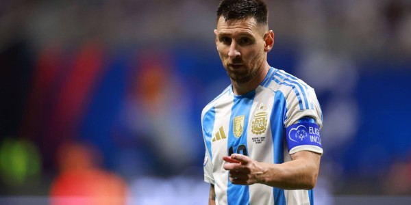 名帅博斯克：梅西是第一人！很高兴他在西甲踢了十几年！