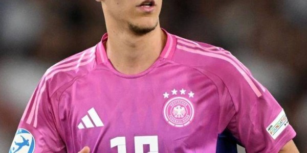 阿森纳转会动态：枪手持续关注德甲前锋，吉克雷斯谈判仍在进行中