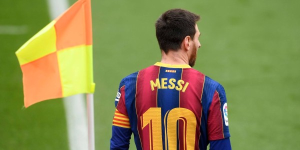 球王！巴萨球迷在欧冠赛前集体高喊梅西的名字！