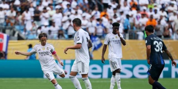 皇马3-1胜帕丘卡！长时间少一人却取得胜利